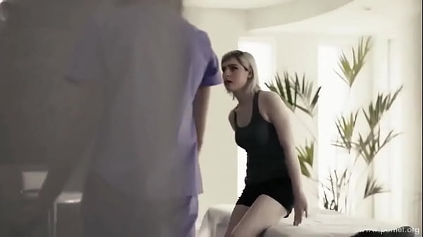 Casey Kisses fucks Ella Hollywood